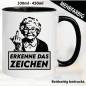 Preview: Lustige Tasse mit Rentnerin und Fick dich Fuck you Mittelfinger bedruckt. Comic.