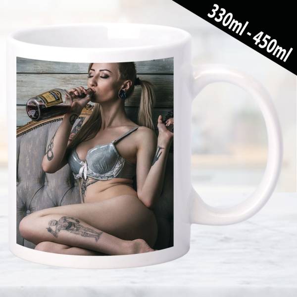 Erotische Tasse mit kunstvoll ästhetischem Design und Frauenmotiv