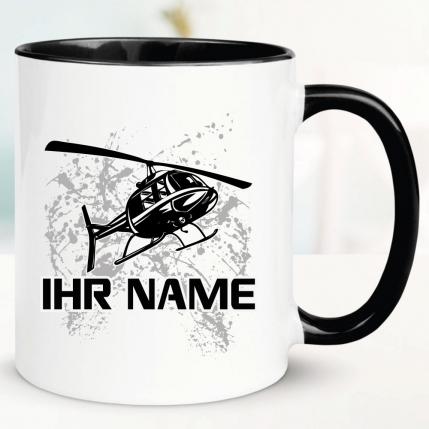 Schwarze Tasse mit Hubschrauber und Name bedruckt.
