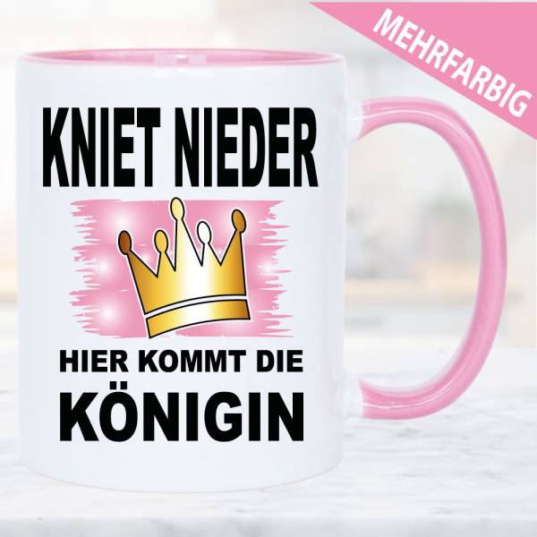 Tasse-Frau-Kniet-Nieder-hier-kommt-die-Königin