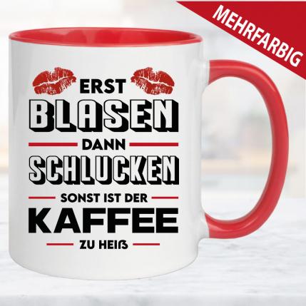 Blasen und Schlucken Kaffee ist Heiß