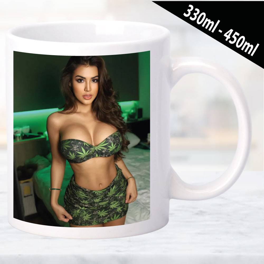 Erotische Tasse mit ästhetischen Frauenmotiv