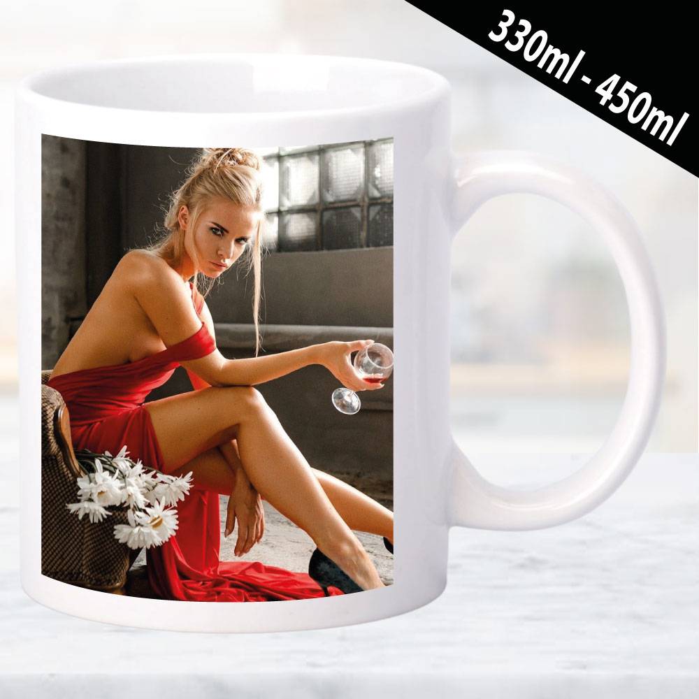 Erotische Tasse mit sinnlich illustriertem Design und Frauenmotiv