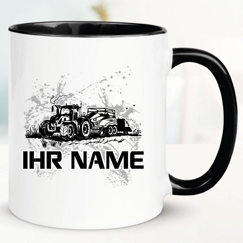 Schwarze Tasse mit Mähdrescher und Name bedruckt.